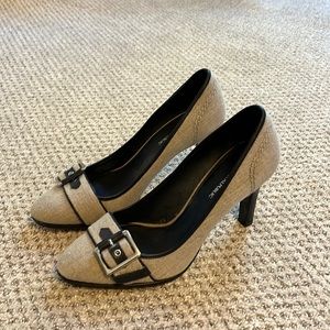 Banana Republic size 6.5 beige linen and black heels